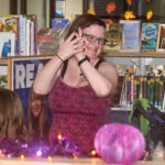 trivia player clapping